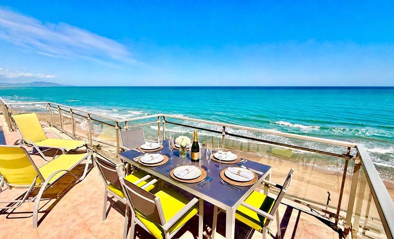 Apartamento vacacional entero, Apartamento de vacaciones para 6 personas con terraza in Playa Morro de Gos, Oropesa del Mar