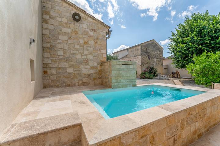 « Chez Mamé » con piscina compartida, Wi-Fi y aire acondicionado in Saint-Victor-la-Coste, Region de Nimes