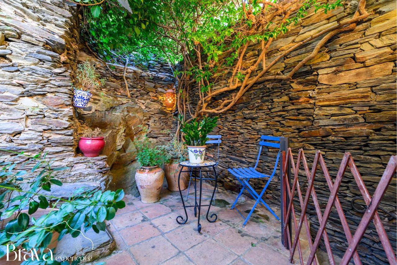 Casa Jordi - Piedra y bóveda en el corazón de Cadaqués I 3 suites I 2 parkings I patio con bbq in Platja del Port d'Alguer (Cadaques), Cadaques