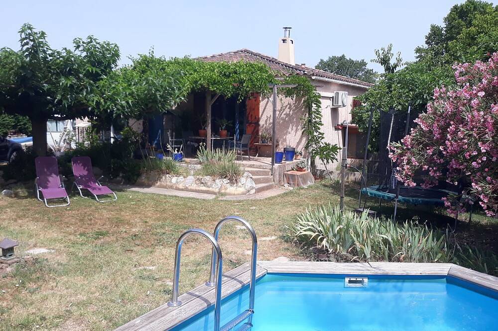 Villa with pool, conveniently located between Arles Nimes and Avignion in Comps, Nimes und Umgebung