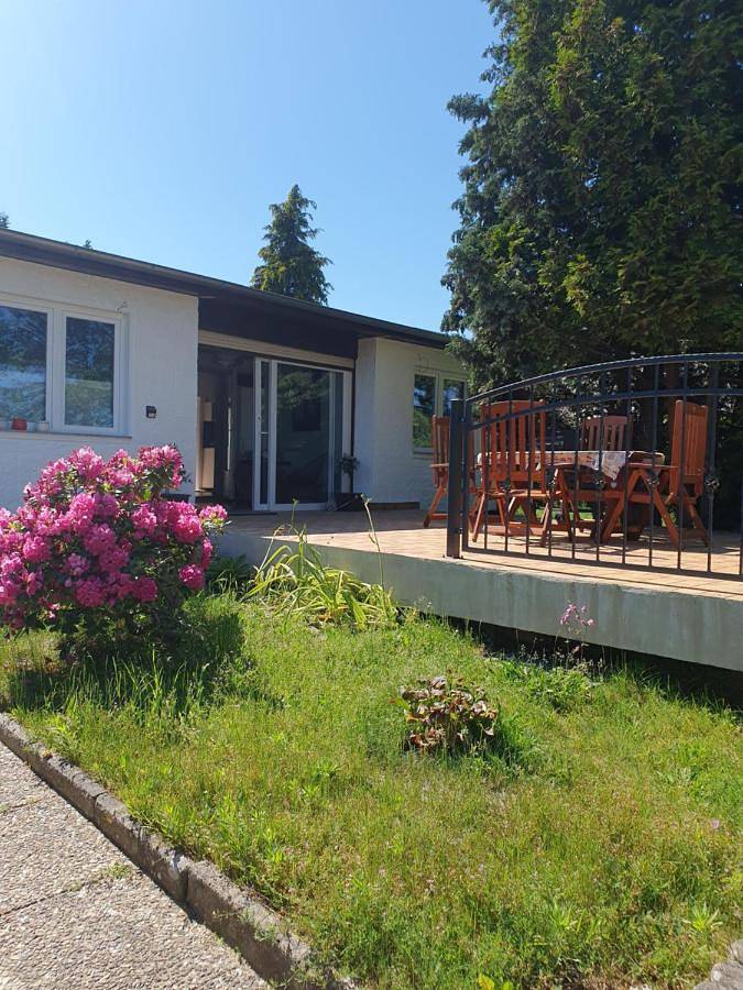 Ferienwohnung für 4 Personen, mit Terrasse und Garten sowie Seeblick und Ausblick in Goyatz