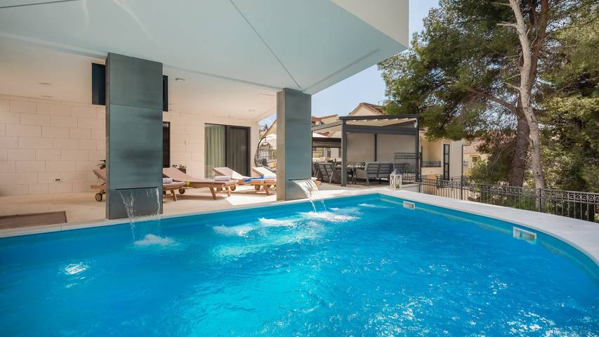 Ganze Wohnung, Strandvilla Valentina Apartment Viii in Okrug Gornji, Ciovo