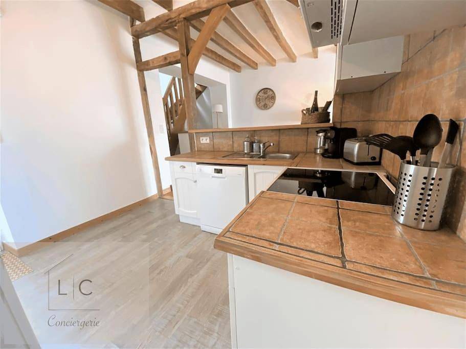 Appartement entier, Two-Bedroom Apartment in Clion, Région de Châteauroux