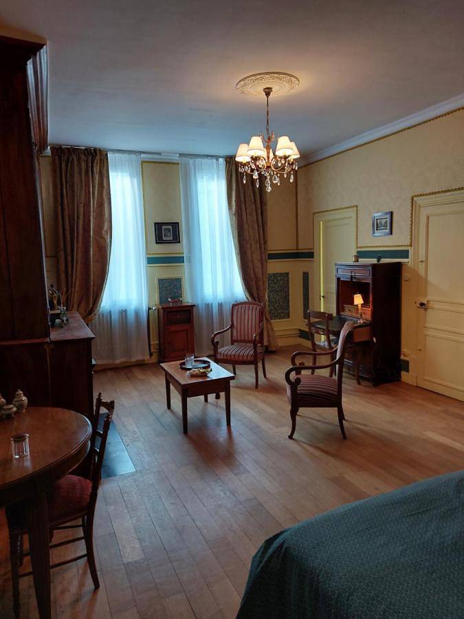 Location de vacances pour 2 personnes, avec piscine et vue ainsi que jardin et terrasse, animaux acceptés à Châteauneuf-sur-Charente - 4