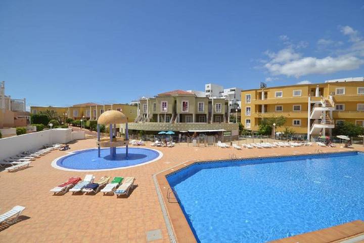 Entire studio, Summer Sunny Light With Wifi And Pool In Complex in Puerto Colon, Adeje
