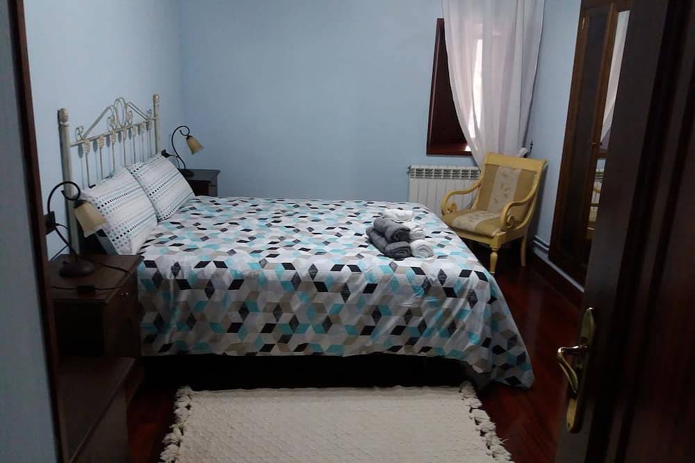 Steinhaus Vollständig Wiederherstellt in Ribadeo, Rías Altas