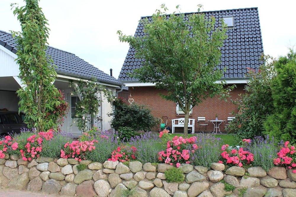Ostseenahes, gemütliches Ferienhaus in Kraksdorf, Neukirchen