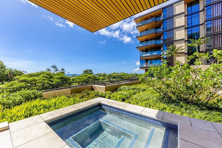 Vacation rental for 4 people, with pool and hot tub in Ala Moana