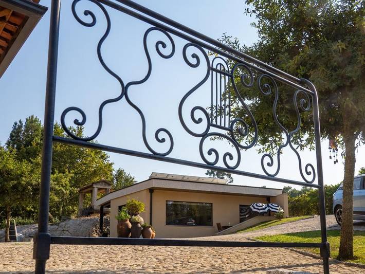 Location de vacances pour 4 personnes, avec terrasse ainsi que vue et jardin dans Souto e Tabaçô - 2