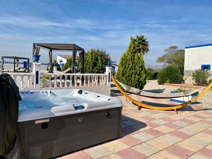 Location de vacances pour 2 personnes, avec jardin ainsi que piscine et vue à Crevillent - 2