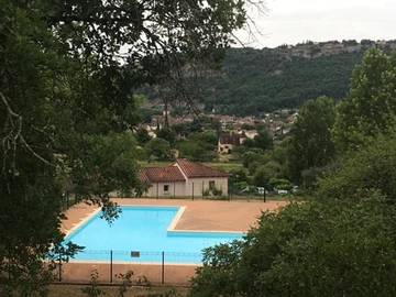 Gîte pour 6 personnes, avec piscine ainsi que jardin et terrasse à Cajarc