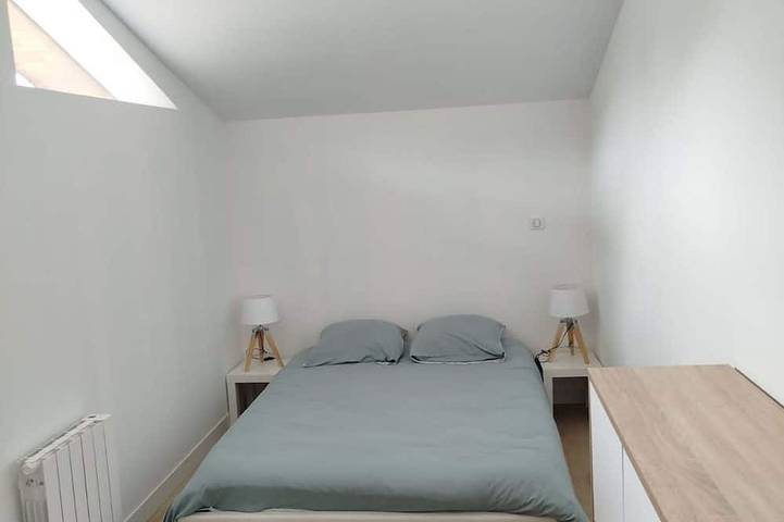 Entire apartment, Apartment with a view of the tree canopy, 50 meters from the lake - Hourtin Harbor in Hourtin, Médoc Regional Natural Park