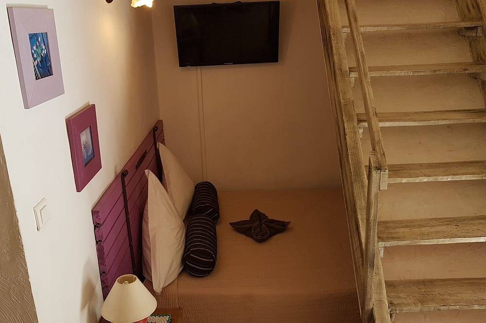 Maisonnette gîte 4 personnes à Eygalières au pied du parc naturel des Alpilles in Eygalières, Région d'Arles