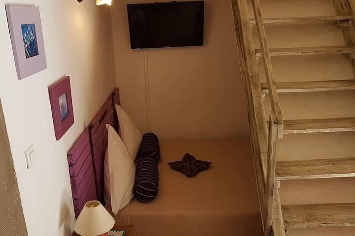 Gîte pour 4 personnes, avec piscine ainsi que terrasse et jardin, animaux acceptés à Eygalières - 3