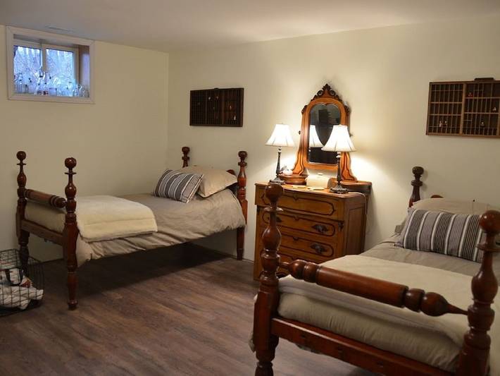 Log cabin for 12 people, with garden in Ontario