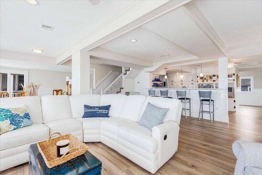 Rent entire exquisite former Inn & former Bed & Breakfast with 5 Beds & 6 Baths in Scituate, Massachusetts