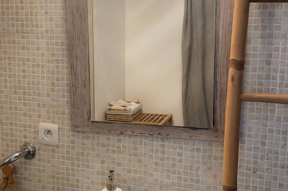 Entire apartment, Le Mas de la Confrérie: your chic Provencal retreat in the heart of the Côte d'Azur in La Colle-sur-Loup, Cannes region