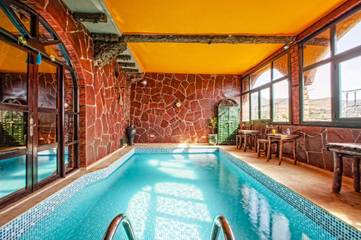 Hôtel pour 4 personnes, avec piscine et vue ainsi que bassin pour enfant et jardin, animaux acceptés à Ourika (roman)