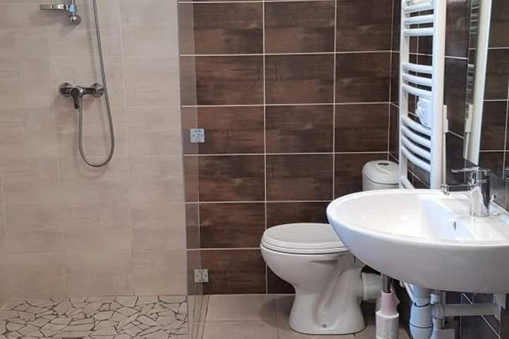 Gîte pour 4 personnes, avec Terrasse et Jardin à Veauchette - 4