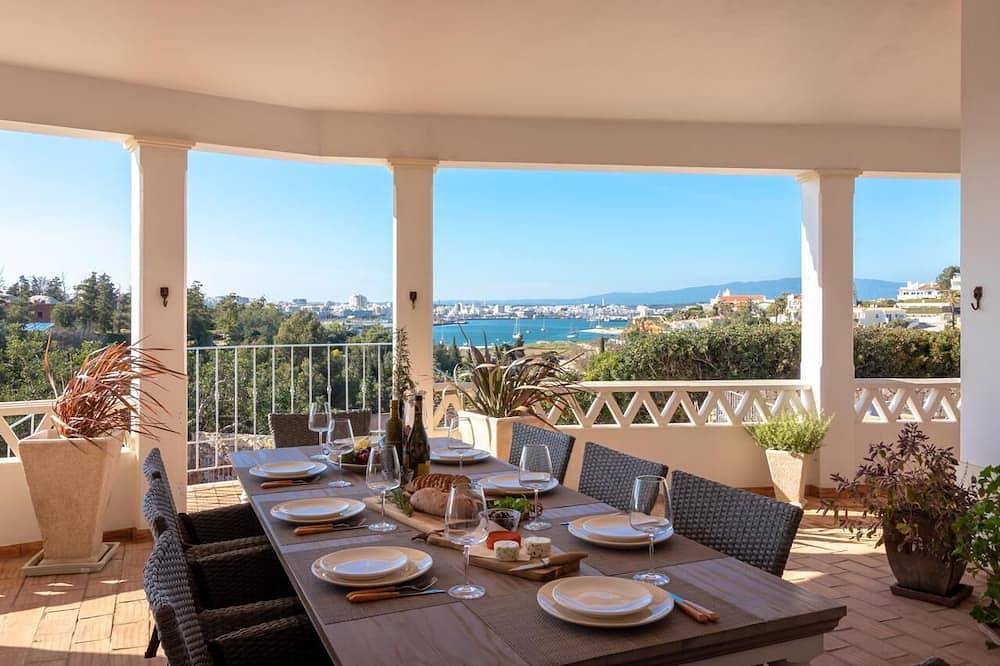Villa for 8 People in Ferragudo, Faro District