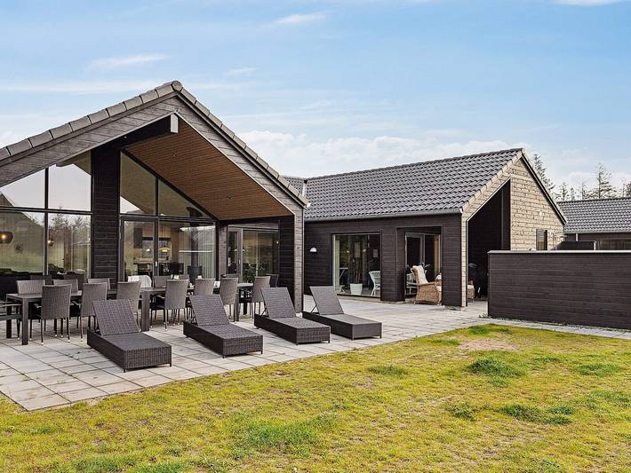 Ferienhaus für 18 Personen, mit Terrasse und Pool sowie Sauna auf Rømø