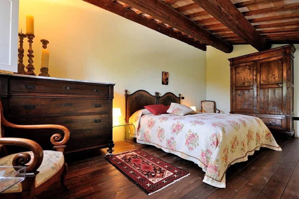 Villa Baci - Large private property with two pools in Montemaggiore al Metauro, Colli al Metauro