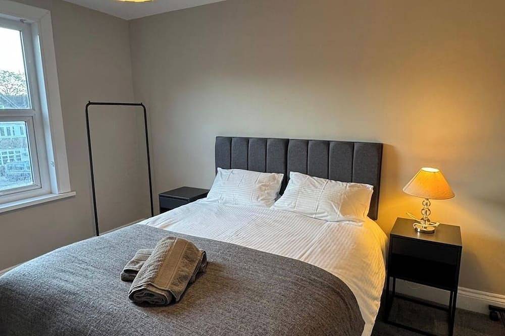 Ganze Wohnung, Park Street – Fantastic Newly Refurbished 4 Bed Townhouse! in Horsham, West Sussex