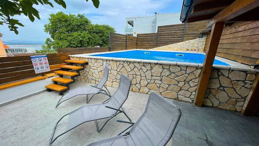 Ferienwohnung für 6 Personen, mit Pool und Garten sowie Whirlpool in Dramalj