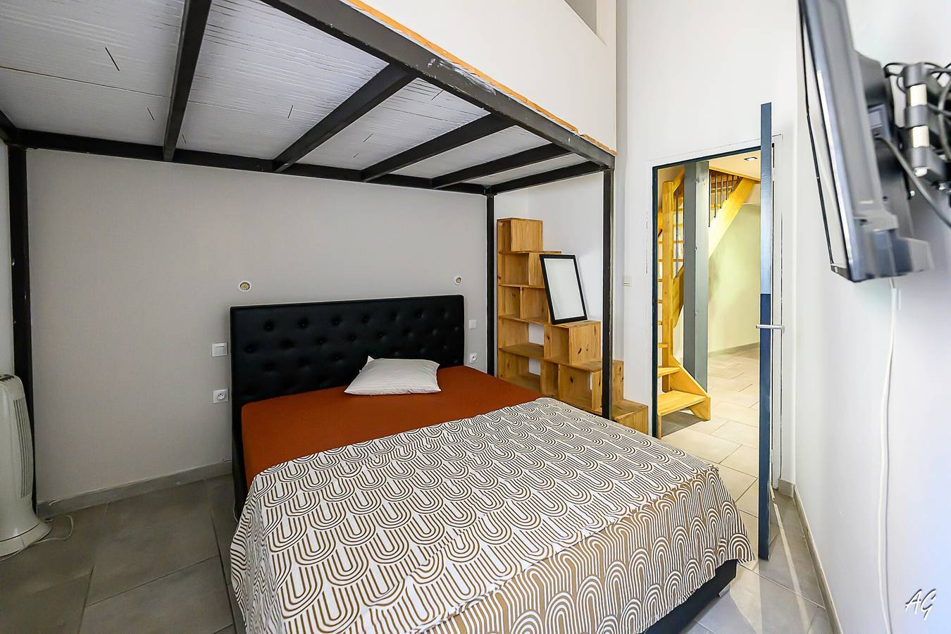 Gîte auténtico con terraza y jardín privado en Languedoc in Bernis, Costa mediterránea (Francia)