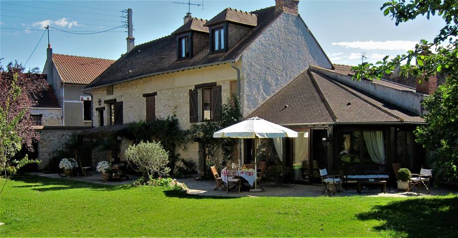 Chambre d’hôte pour 2 personnes, avec piscine et jardin ainsi que jacuzzi et sauna