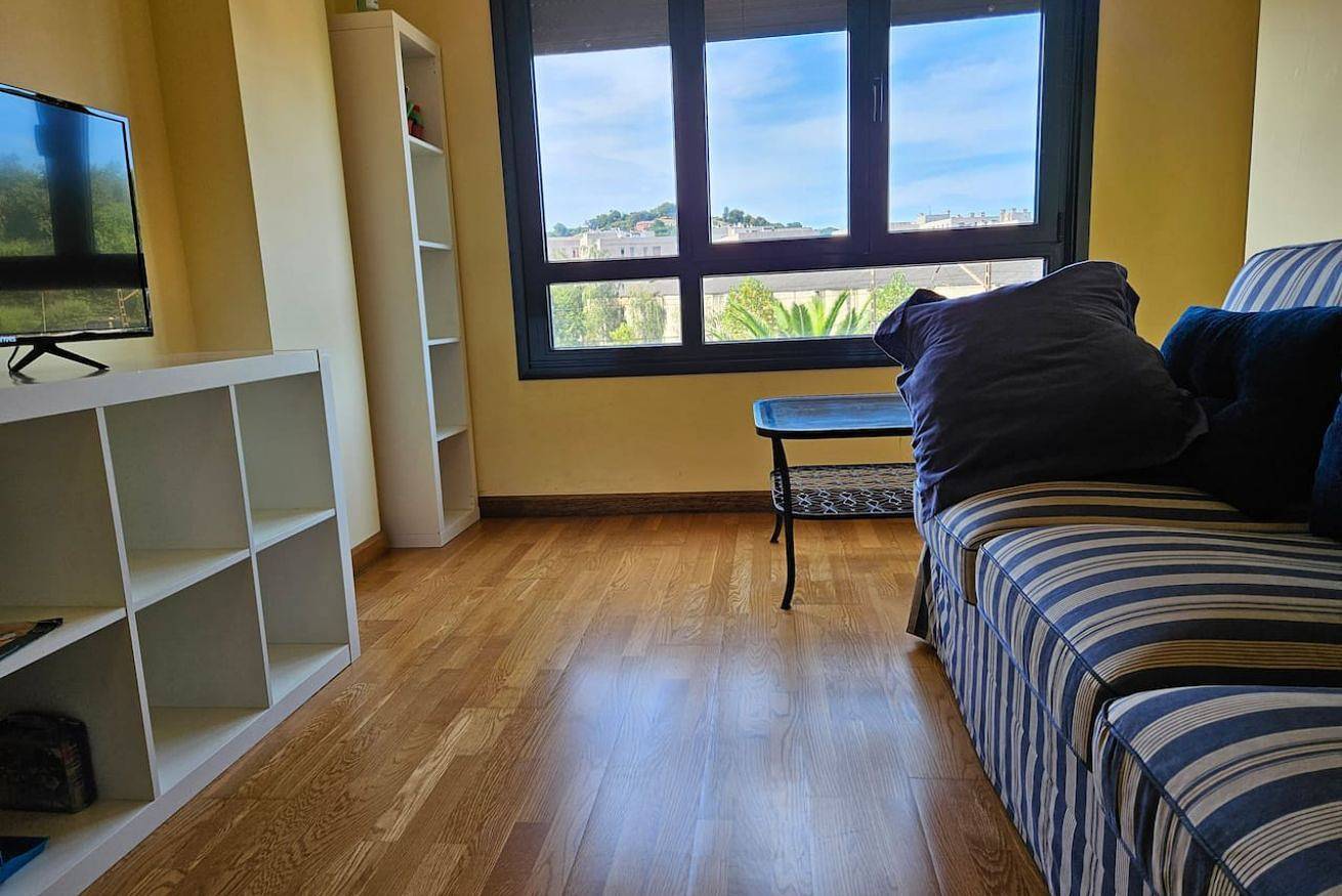 Apartamento entero, 1A106 Amplio y cómodo apartamento in Gijón, Costa Verde