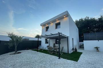 Ferienhaus für 4 Personen, mit Garten und Terrasse in Nizza