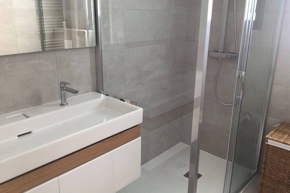 Ganze Wohnung, Superb T3 seafront apartment in Ajaccio bay in Pietrosella, Ajaccio und Umgebung