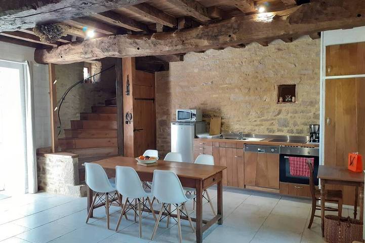 Location de vacances pour 6 personnes, avec terrasse et jardin à Saint-Servant