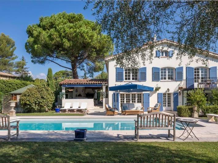 Feriehus for 8 personer, med terrasse og hage i Mougins