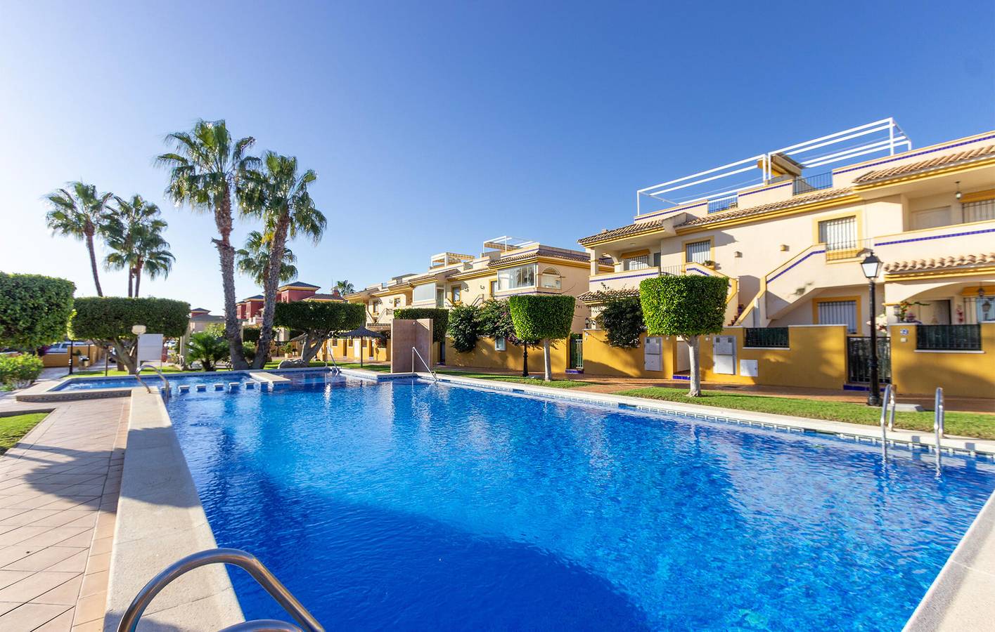 Gemütliches Apartment mit Pool und Terrasse, 1,5 km von Playa de Campoamor entfernt in Lomas de Don Juan, Orihuela