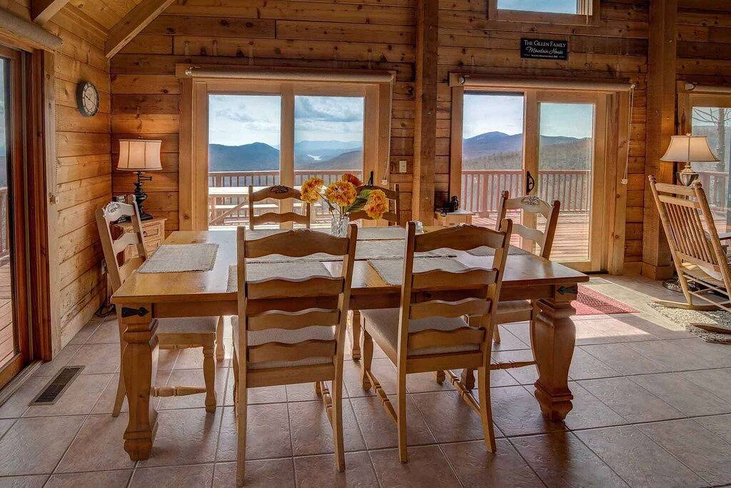 Cool View Cabin - Blick auf die Berge und die Hot Tub in McDowell County