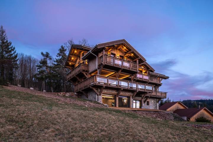 Chalet pour 14 personnes, avec Balcon et Jacuzzi ainsi que Terrasse et Jardin à Gérardmer