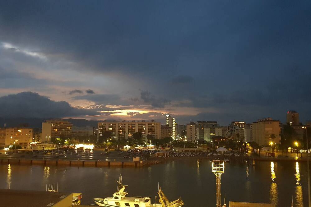 Entire apartment, Welcome to this welcoming, functional apartment on the Grao. in Playa de Gandía, Costa de Valencia