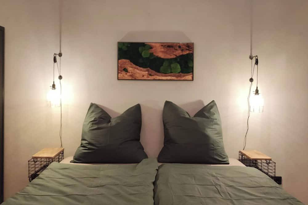 Ganze Wohnung, 1-Zimmer Appartement am Waldrand mit großer Terrasse in Staudach-Egerndach, Bayerische Alpen