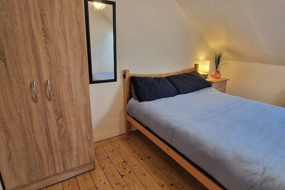 Entire apartment, Spacious Riverside 2Bd, Mid City - Above Bar&Venue in Cork, County Cork