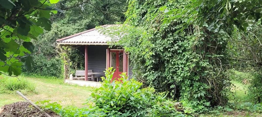Gîte pour 2 personnes, avec jardin ainsi que terrasse et vue à Paulhiac