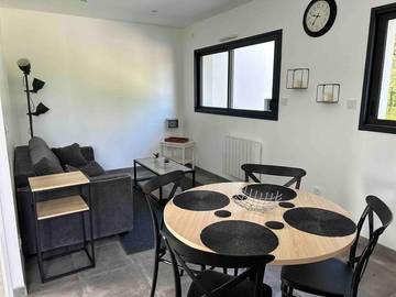 Gîte pour 4 personnes, avec jardin et terrasse à Changé