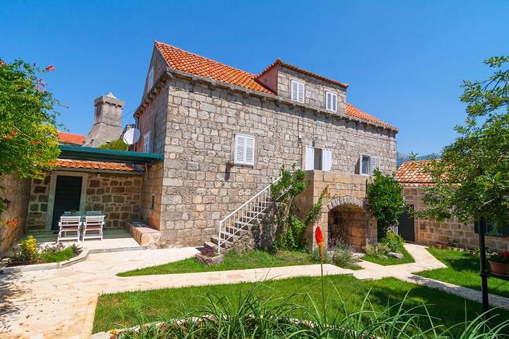 Villa per 9 persone, con giardino e piscina a Canali