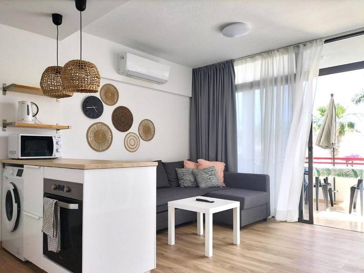 Apartamento para 2 personas, con vistas además de jardín y balcón en Playa del Cura