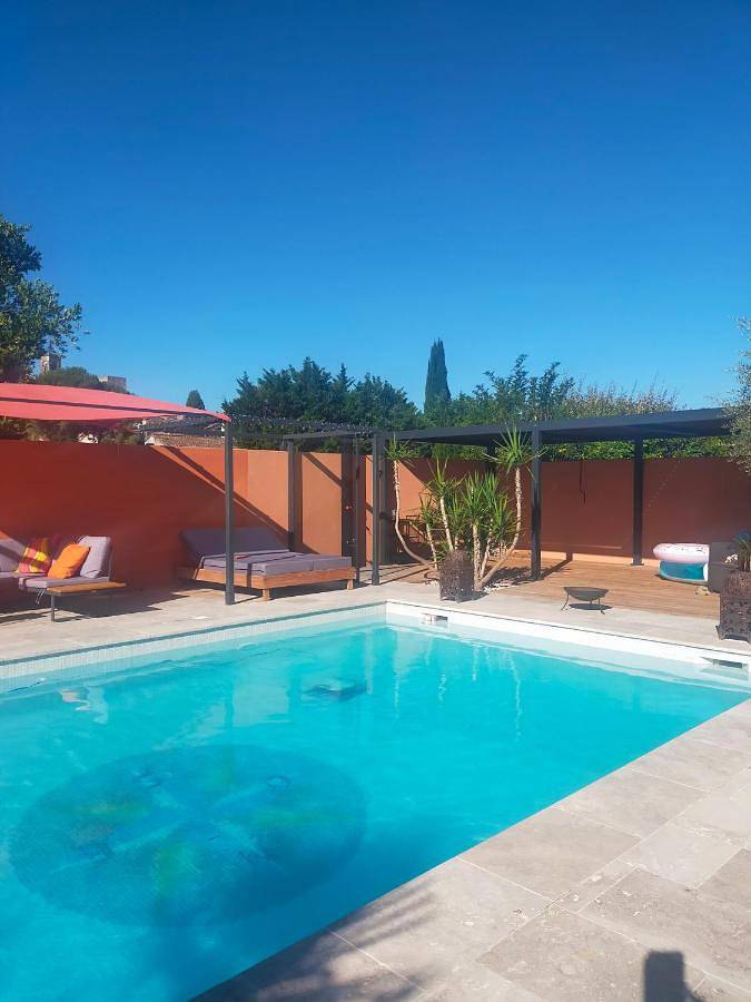 Gîte pour 5 personnes, avec piscine et jardin ainsi que vue et sauna à Tresques