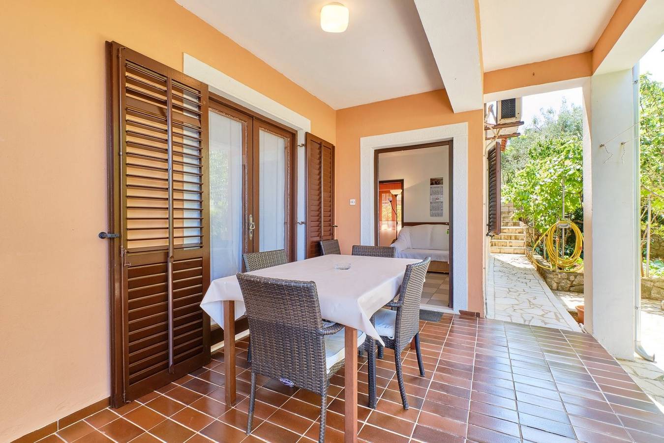 Ganze Wohnung, Apartment Ady 1 befindet sich in Mali Lošinj, nur 450 m vom Stadtzentrum entfernt, und bietet Platz für bis zu 5 Personen. Wohnung in Strandnähe. in Mali Lošinj, Lošinj