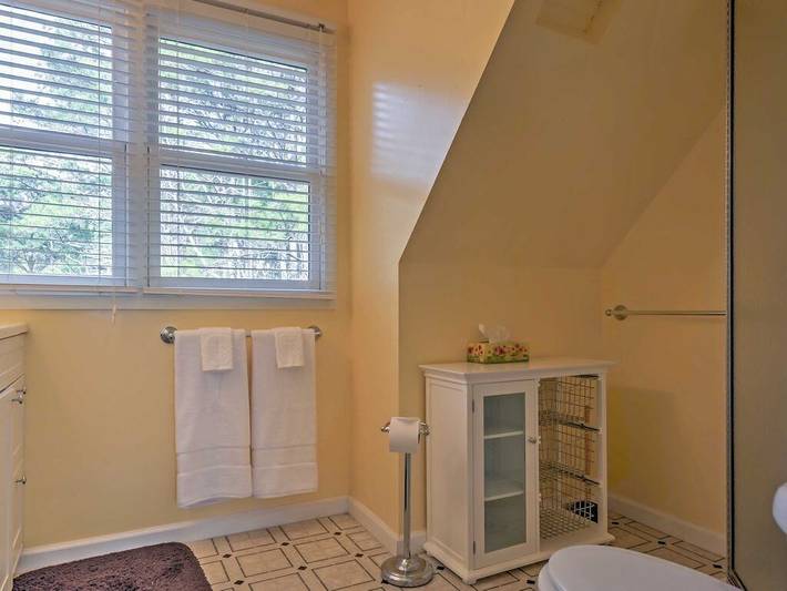 Vacation rental for 22 people, with yard in Chesapeake Bay