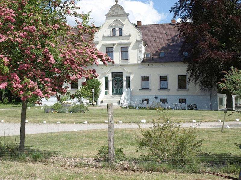 Hotel Pension Gutshaus Neu Wendorf in Sanitz, Rostock und Umgebung