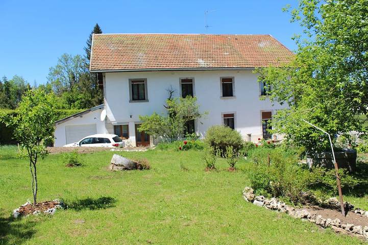 Location de vacances pour 15 personnes, avec terrasse et jardin, animaux acceptés dans Longemaison